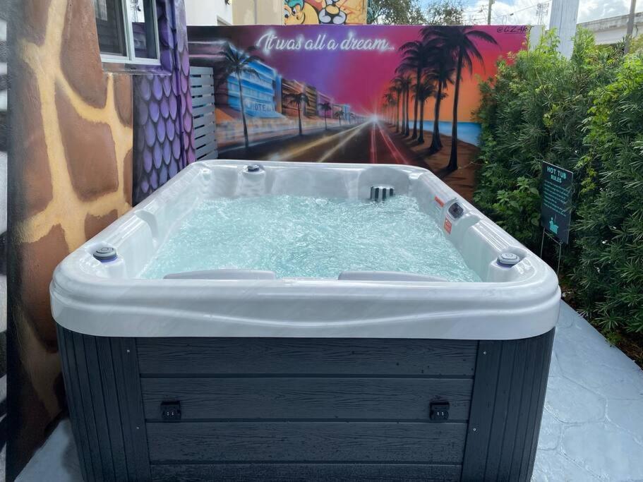 Unique Miami Art Escape W/ Hottub, Arcade & Murals Dış mekan fotoğraf
